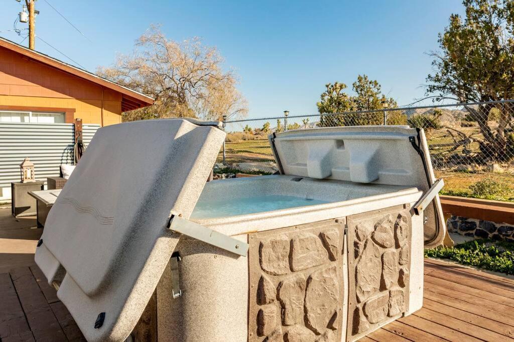 Jt'S Star Catcher Cabin - Hot Tub Yucca Valley Ngoại thất bức ảnh